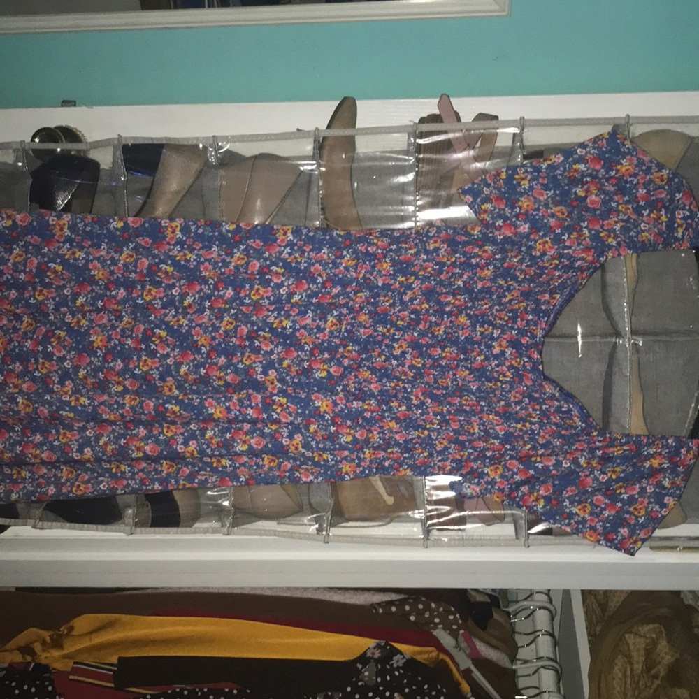 Brand ( LA THREADS) Size : Large has a slit on the bottom.
